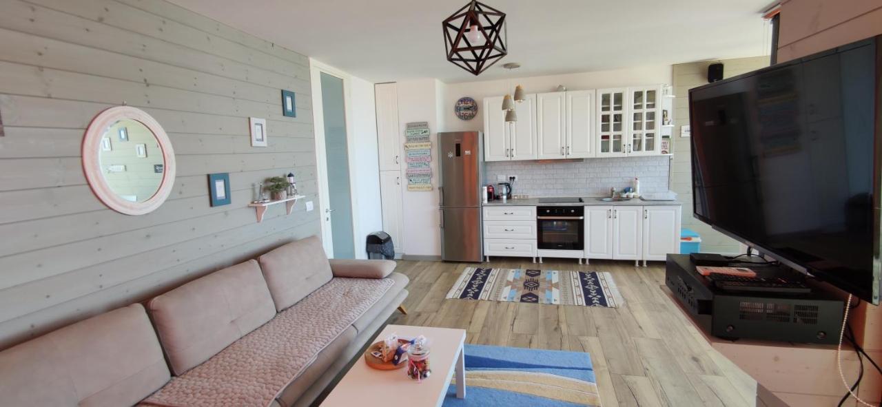 Luxury Beach Apartment In Qerret Голем Екстериор снимка