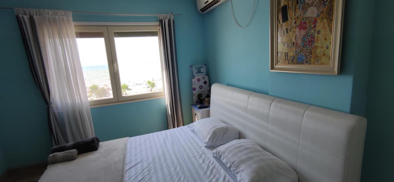 Luxury Beach Apartment In Qerret Голем Екстериор снимка