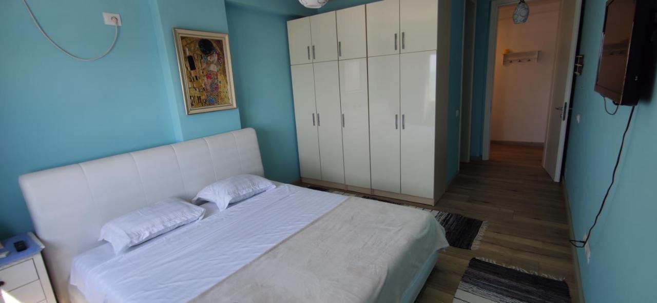 Luxury Beach Apartment In Qerret Голем Екстериор снимка