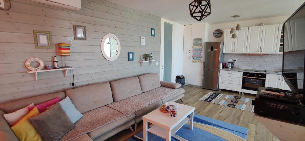 Luxury Beach Apartment In Qerret Голем Екстериор снимка